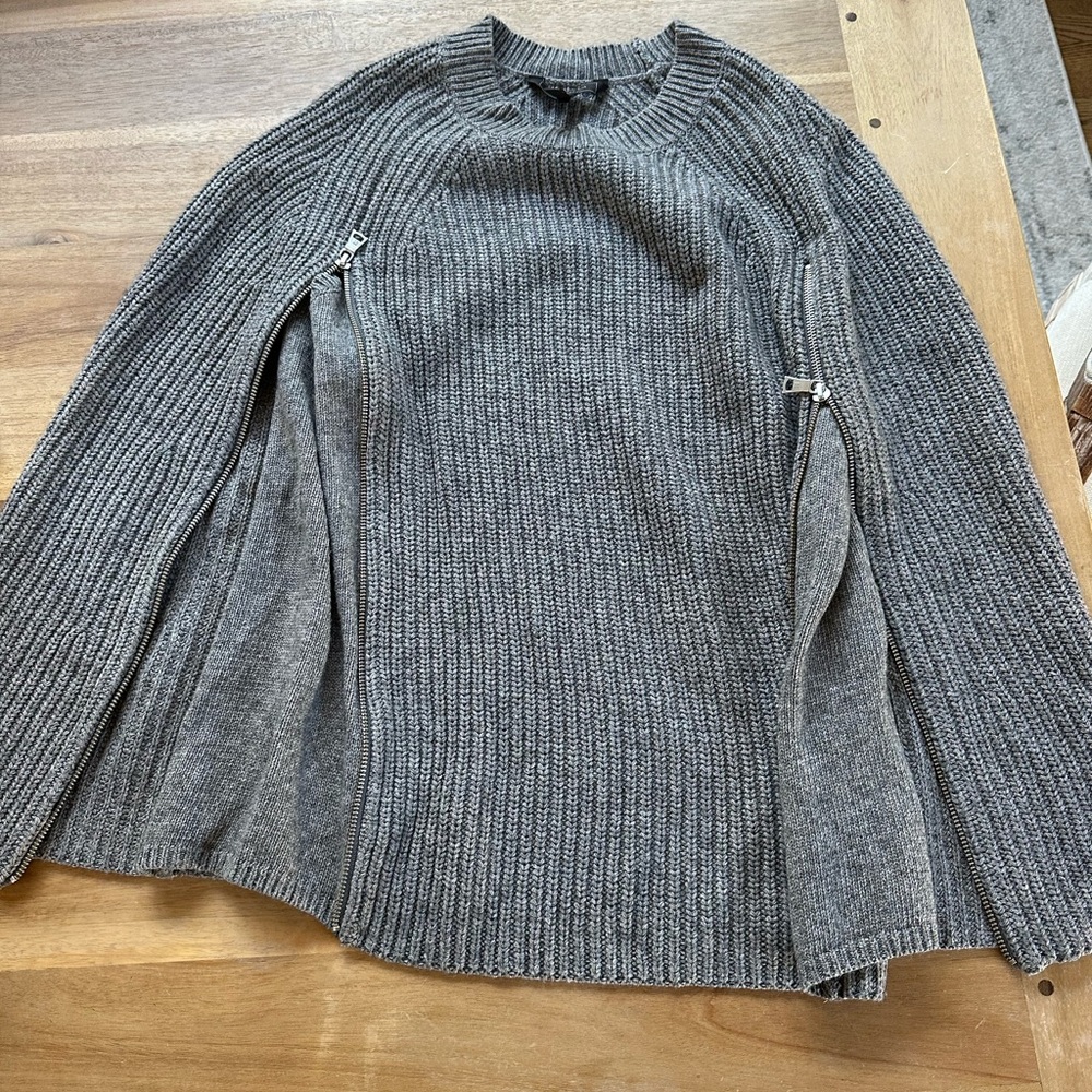BCBAGMAXAZRIA sweater cape XS/S